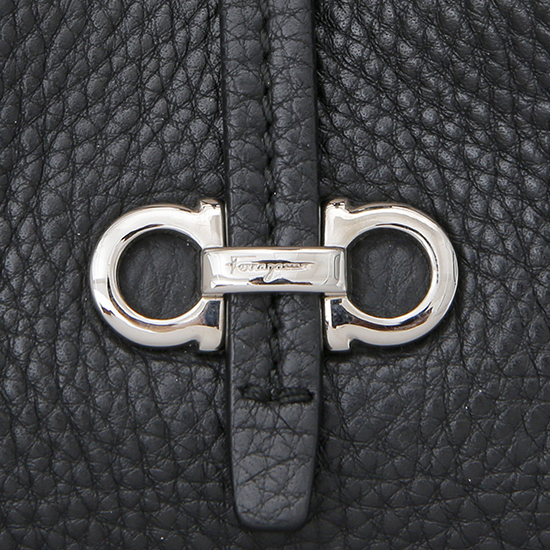 FERRAGAMO(USED)블랙 레더 쇼퍼