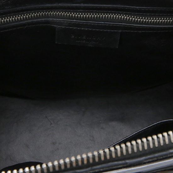 GIVENCHY(USED)안티고나 파이톤 스킨 블랙 미듐